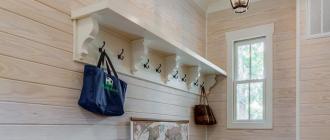 Interijer ulaznog hodnika u seoskoj kući - prekrasan dizajn hodnika Predsoblje u dizajnu drvene kuće